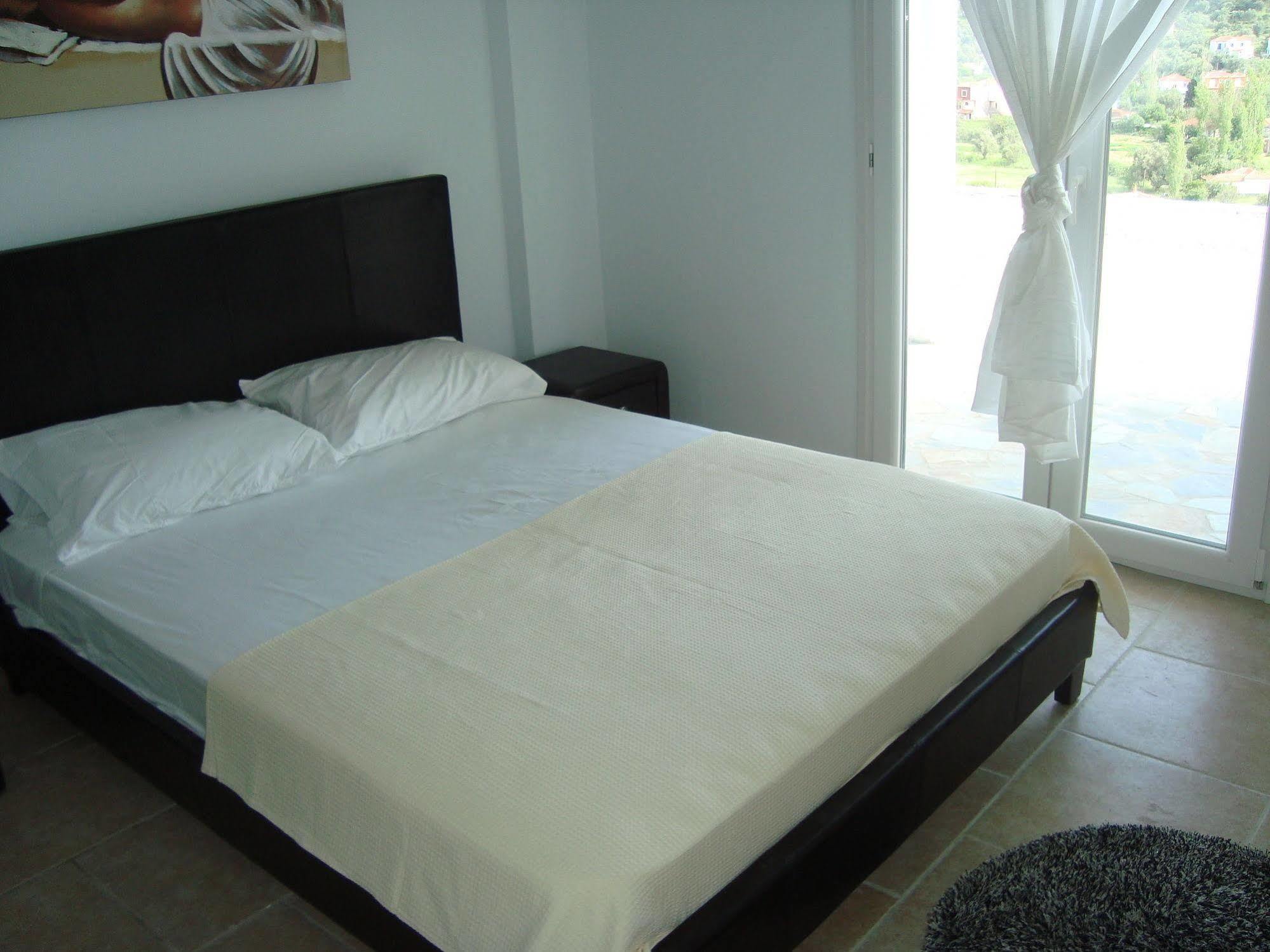 Aparthotel Anaxos Hill Extérieur photo